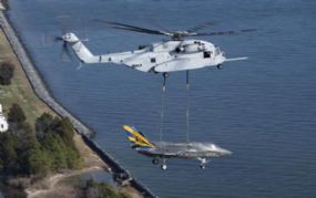 CH-53K King Stallion tilt en vliegt F-35C 