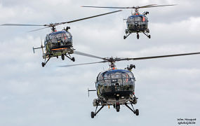 Laatste formatievlucht van drie Belgische Alouette III