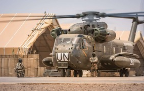 Bundeswehr in Mali met hun CH-53G's